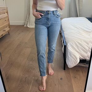 Zara Straight Leg Jeans – Size 4